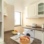 Apartment White - T2 Near *