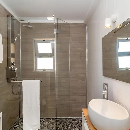 White - T2 Near Apartamento